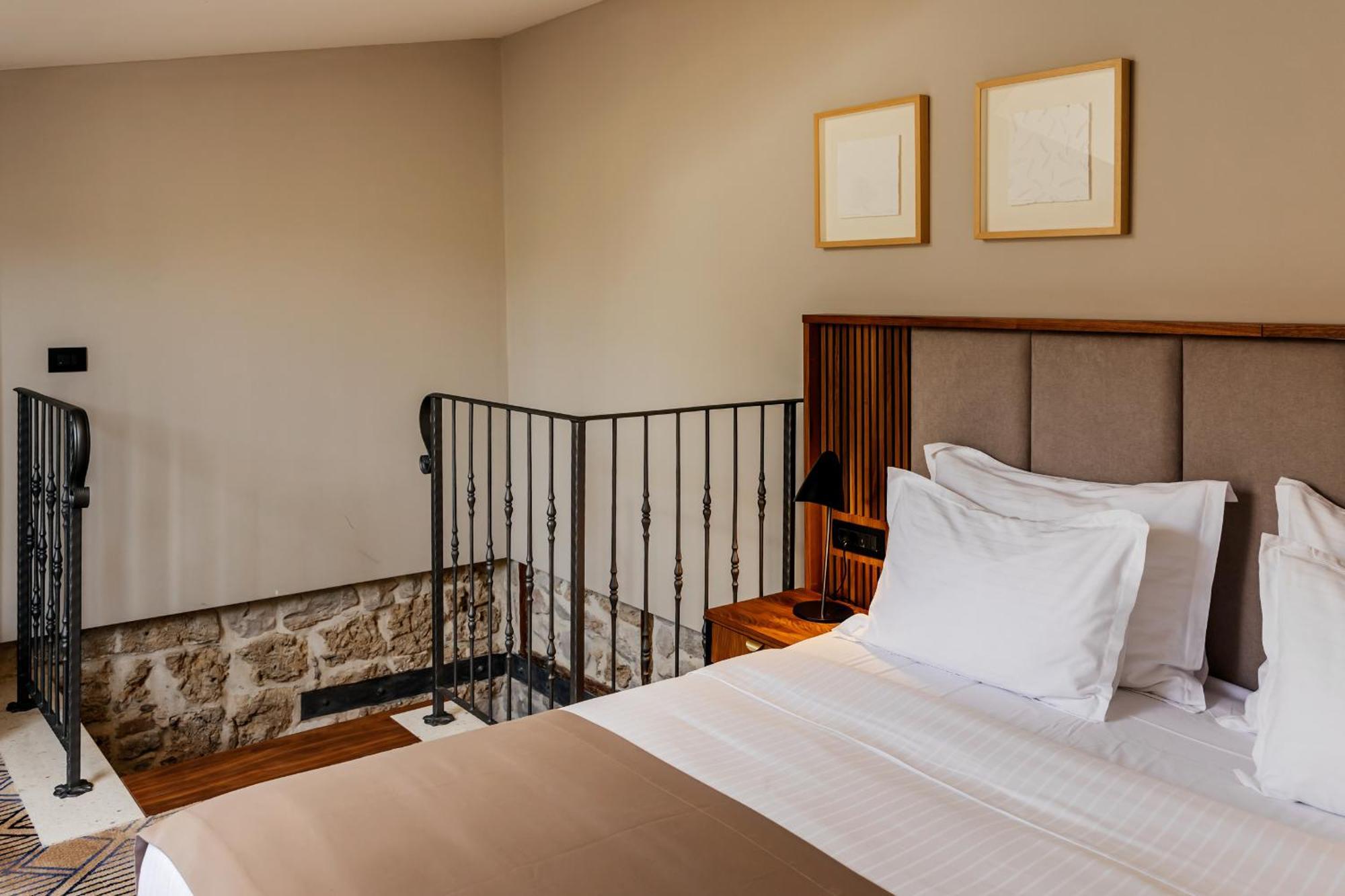 Armerun Heritage Hotel & Residences 希贝尼克 客房 照片