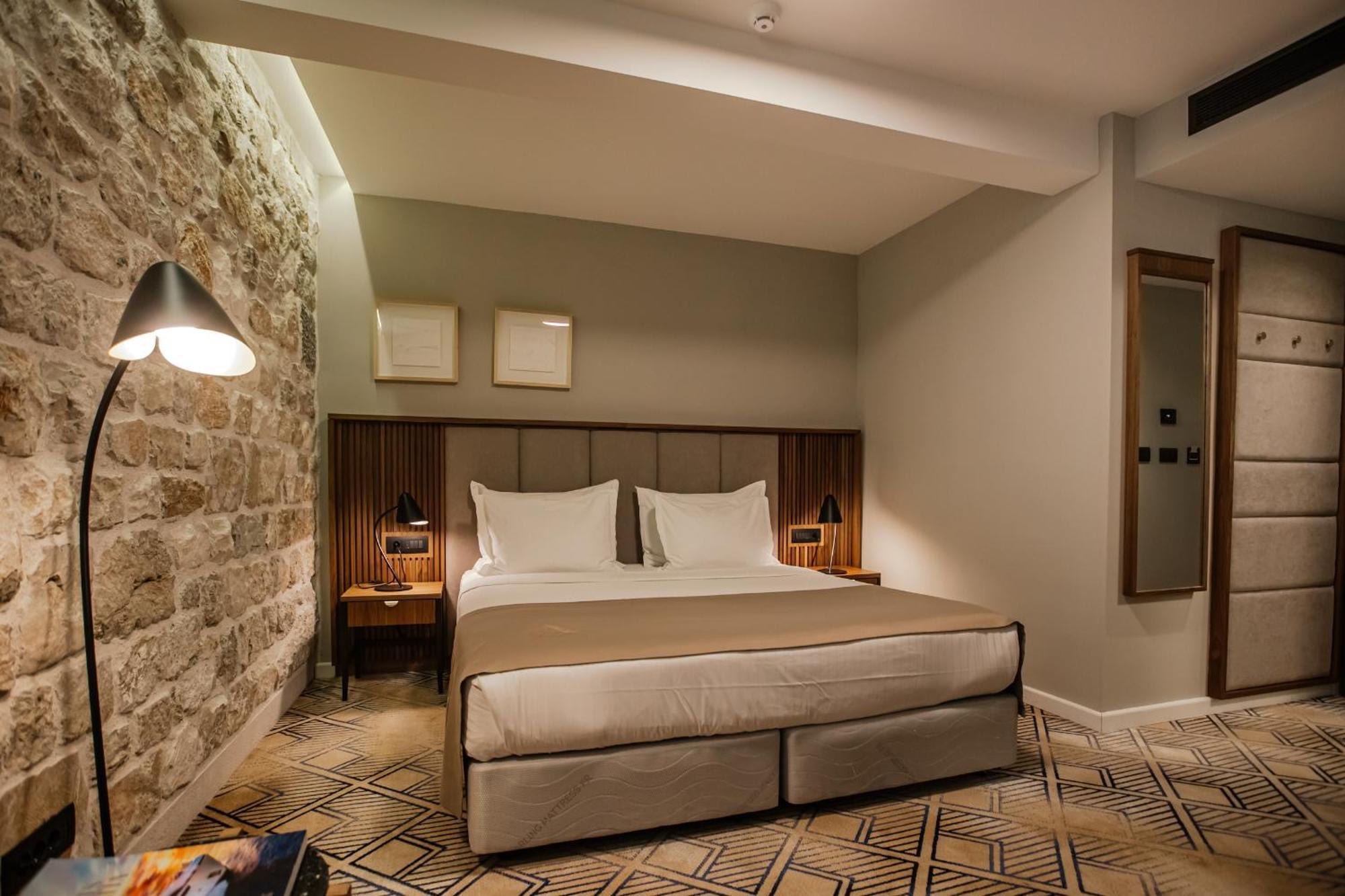 Armerun Heritage Hotel & Residences 希贝尼克 客房 照片