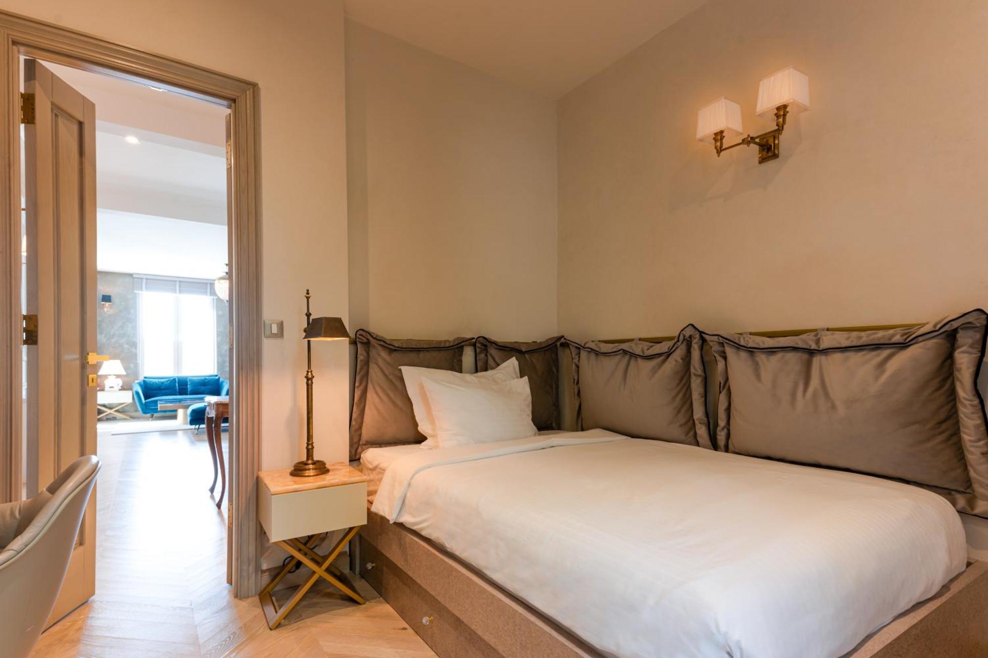 Armerun Heritage Hotel & Residences 希贝尼克 客房 照片